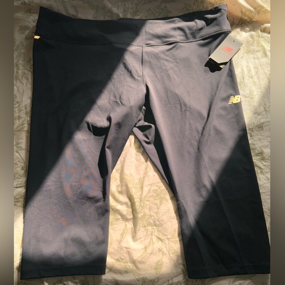 NWT New Balance Accelerate Mid Rise Capri Leggings - Picture 3 of 5